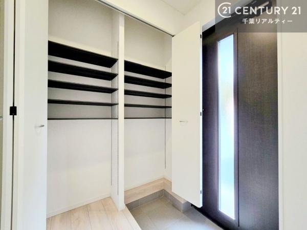 千葉市花見川区宮野木台 2号棟(玄関)