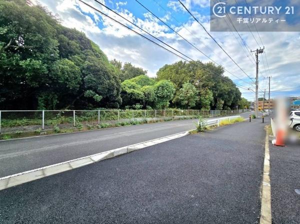 千葉市花見川区宮野木台 2号棟(前面道路含む現地写真)