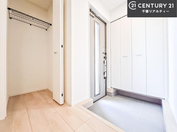 四街道市栗山 2号棟(玄関)