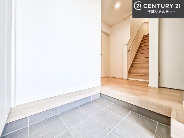 四街道市栗山 2号棟(玄関)