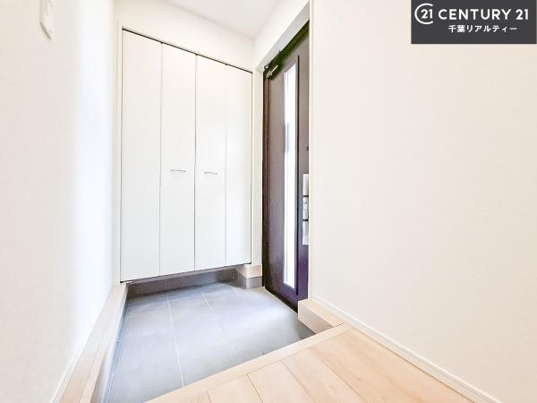 四街道市栗山 1号棟(玄関)