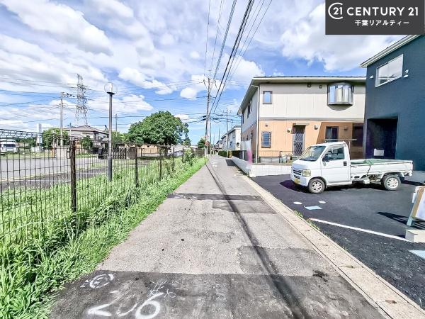 四街道市栗山 1号棟(前面道路含む現地写真)