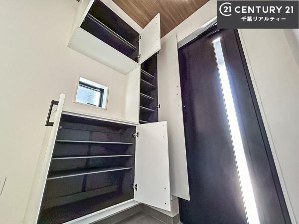 グラファーレ成田市玉造6丁目 1号棟(玄関)