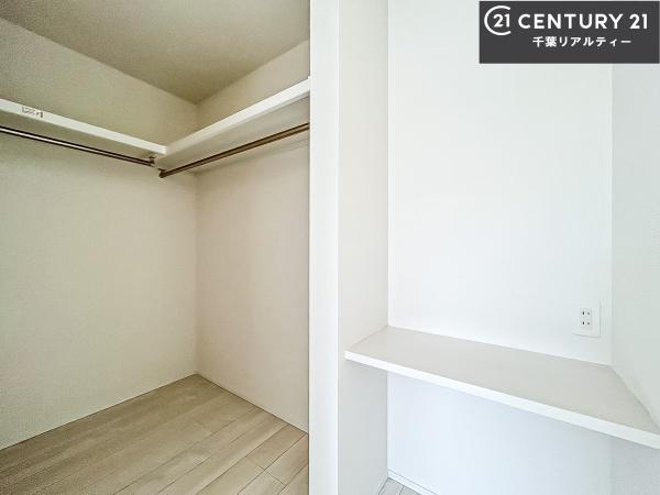 グラファーレ成田市玉造6丁目 1号棟(収納)