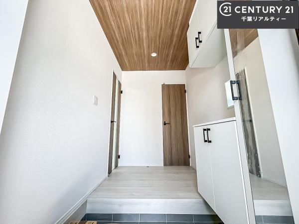 グラファーレ成田市玉造6丁目 1号棟(玄関)