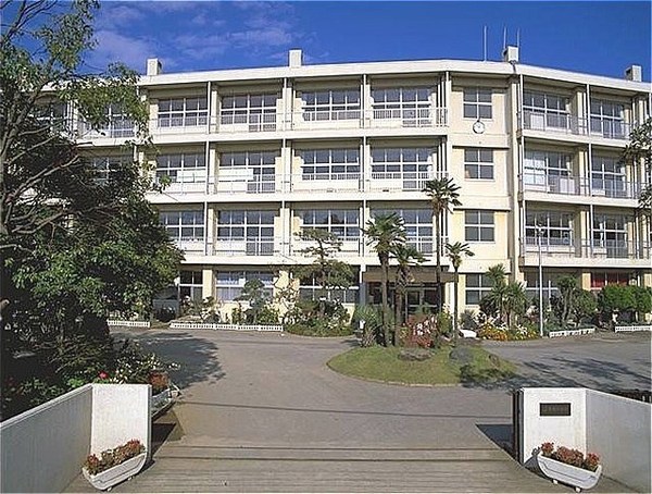 千葉市花見川区幕張町2丁目(千葉市立幕張中学校)