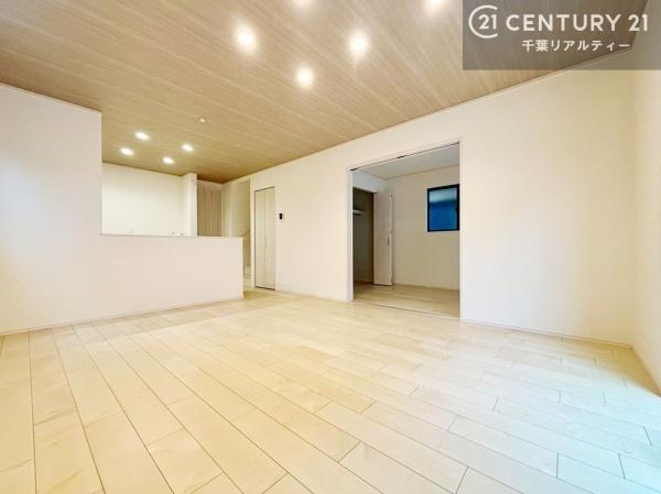 千葉市美浜区磯辺1丁目 A号棟(リビング)