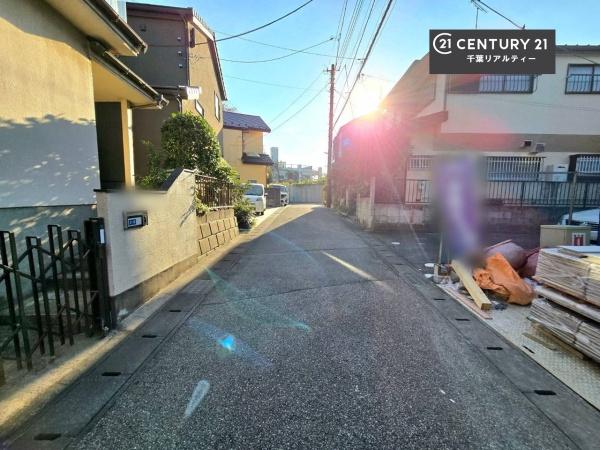 千葉市花見川区柏井1丁目 1号棟(前面道路含む現地写真)