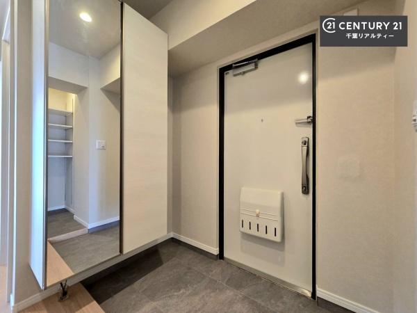 検見川ハウスD棟(玄関)