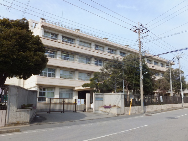 千葉市花見川区幕張町 1号棟(千葉市立幕張本郷中学校)