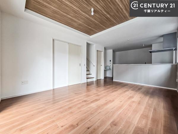船橋市前原西6丁目 4号棟(リビング)