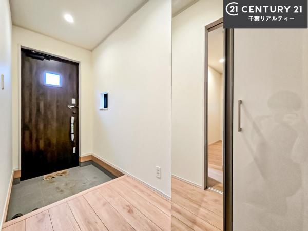 船橋市上山町3丁目 C号棟(玄関)