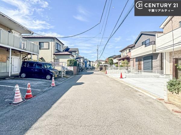船橋市南三咲1丁目 B号棟(前面道路含む現地写真)
