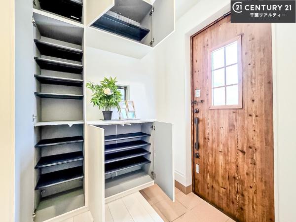 船橋市新高根3丁目 B号棟(玄関)