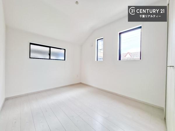 千葉市花見川区浪花町　１号棟