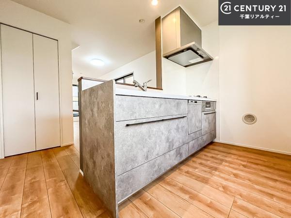 船橋市市場1丁目　B号棟