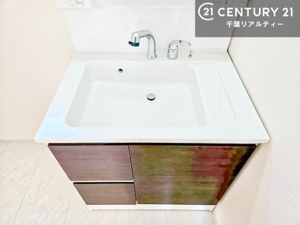 千葉市中央区寒川町２丁目　３号棟