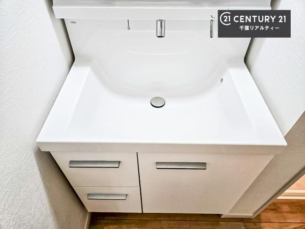 千葉市中央区寒川町３丁目　３号棟