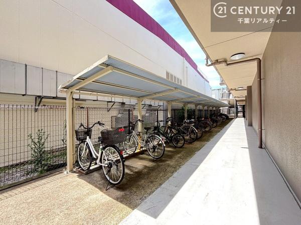 ベルドゥムール志津駅前