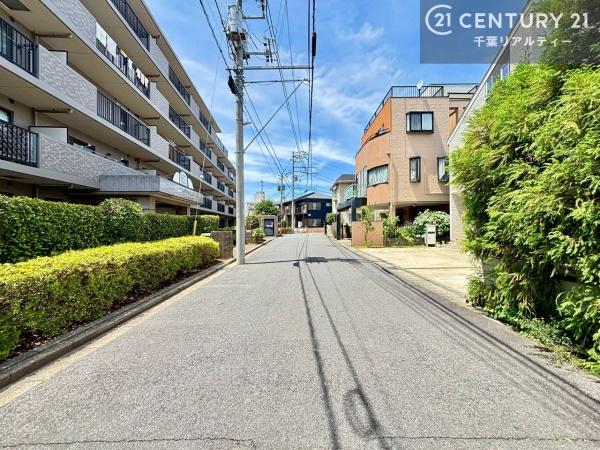 ベルドゥムール志津駅前
