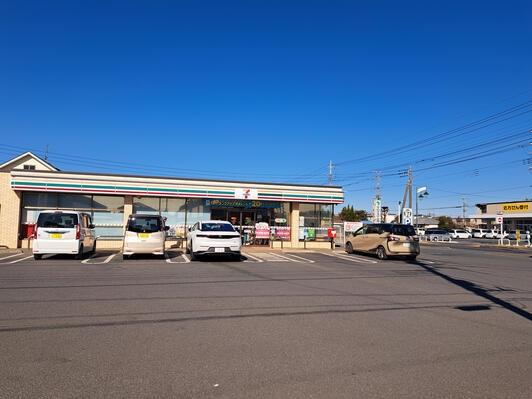 グラファーレ富里市御料　8号棟(セブンイレブン富里葉山店)