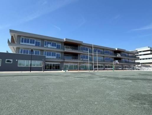 幕張ベイパーク　ライズゲートタワー(千葉市立幕張若葉小学校)