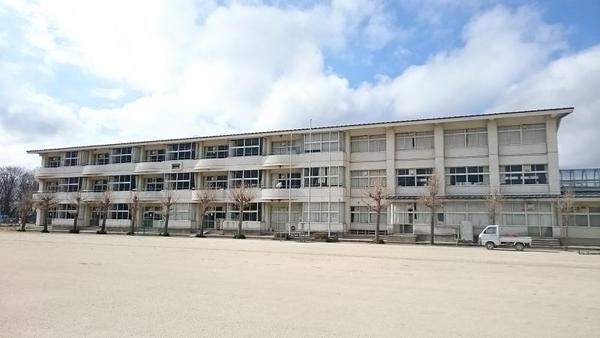 君津市外箕輪4丁目の土地(君津市立八重原中学校)