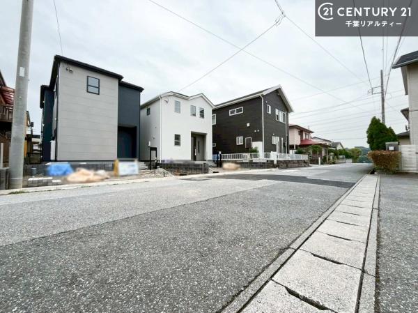 袖ケ浦市蔵波台1丁目の新築一戸建(前面道路含む現地写真)