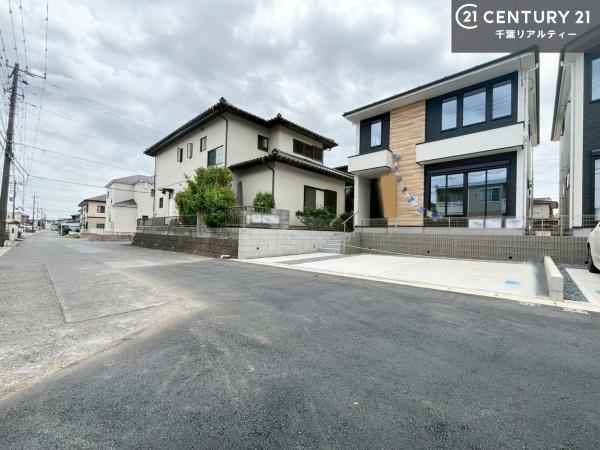 袖ケ浦市蔵波台5丁目 2号棟 新築戸建て(前面道路含む現地写真)