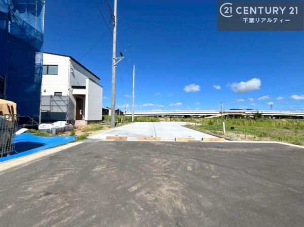木更津市長須賀の新築一戸建(前面道路含む現地写真)