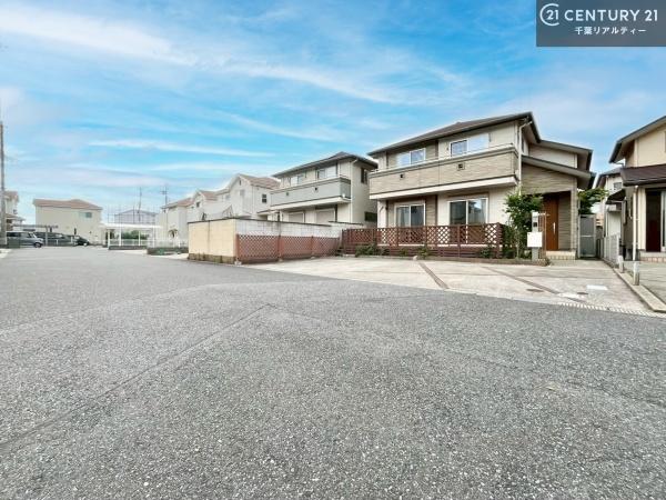木更津市金田東6丁目の中古一戸建て(前面道路含む現地写真)