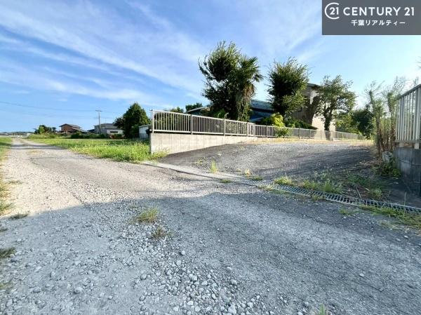 市原市浅井小向の中古一戸建て(前面道路含む現地写真)