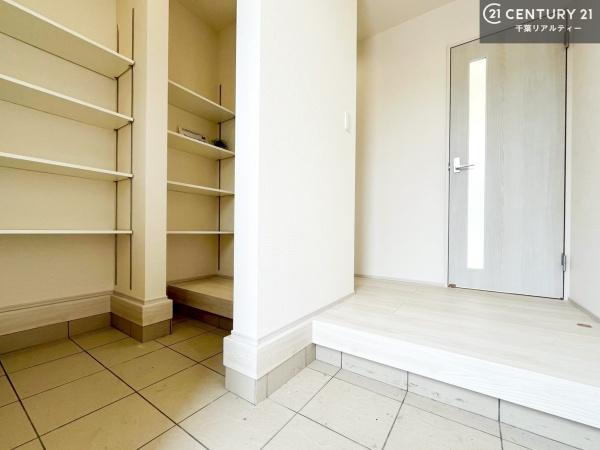 市原市姉崎の新築一戸建(玄関)