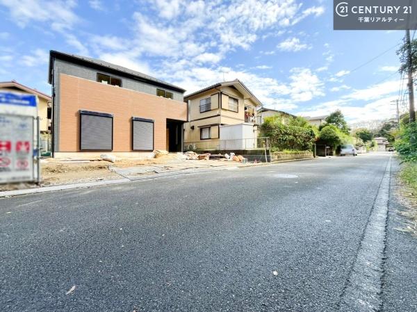 市原市桜台2丁目の新築一戸建(前面道路含む現地写真)
