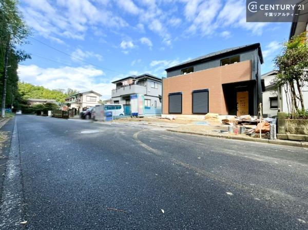 市原市桜台2丁目の新築一戸建(前面道路含む現地写真)
