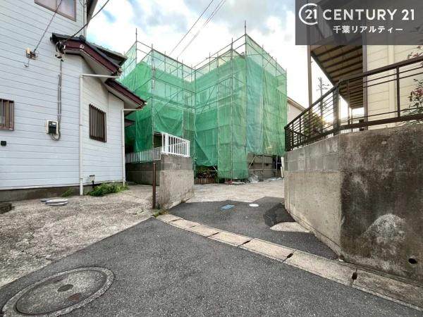 市原市光風台3丁目の中古一戸建て(前面道路含む現地写真)
