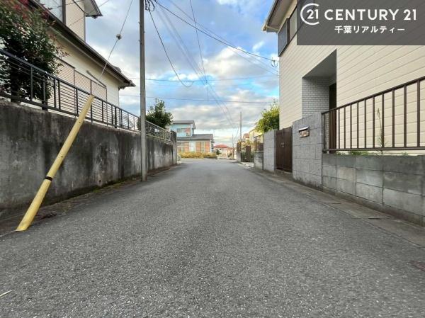 市原市光風台3丁目の中古一戸建て(前面道路含む現地写真)