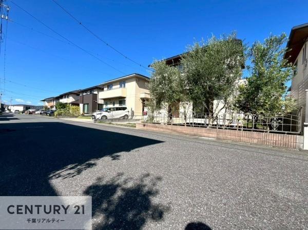 木更津市金田東4丁目の中古一戸建て(前面道路含む現地写真)