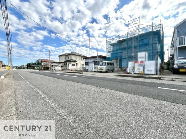 君津市人見3丁目の新築一戸建(前面道路含む現地写真)