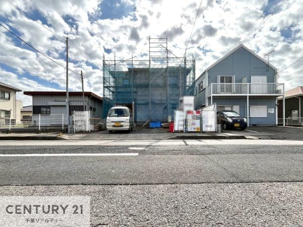 君津市人見3丁目の新築一戸建(前面道路含む現地写真)