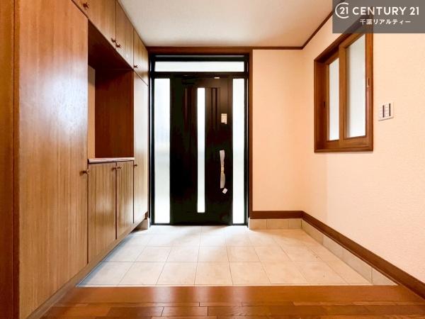 木更津市真舟1丁目の中古一戸建て(玄関)