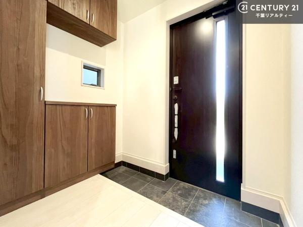 市原市青柳の新築一戸建(玄関)