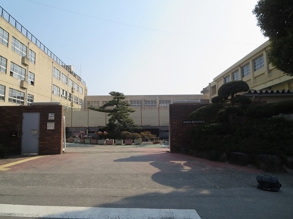 東大阪市喜里川町の中古一戸建て(東大阪市立縄手北中学校)