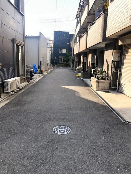 東大阪市若江西新町3丁目の中古一戸建て(前面道路含む現地写真)