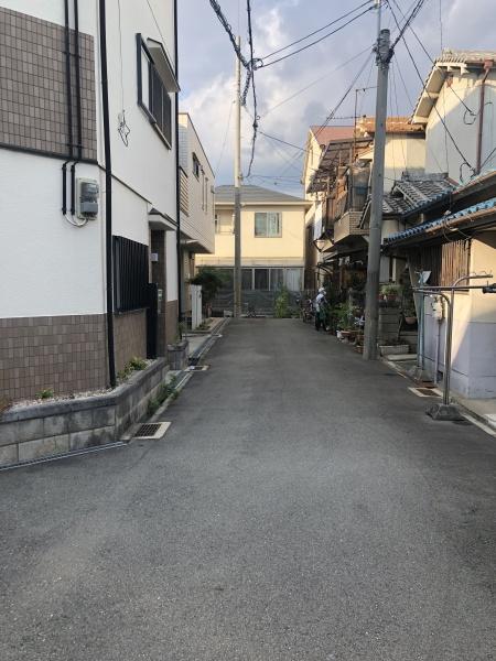 東大阪市若江西新町3丁目の中古一戸建て(前面道路含む現地写真)