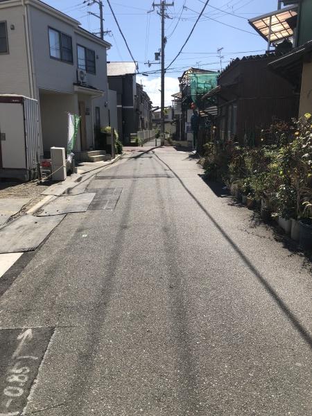 八尾市山本町北7丁目の新築一戸建(前面道路含む現地写真)