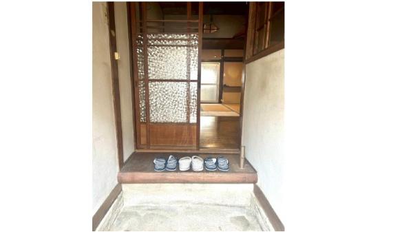 八尾市教興寺2丁目の中古一戸建て(玄関)
