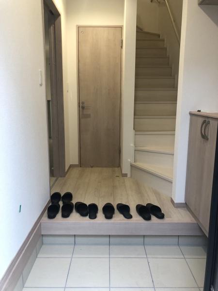 東大阪市大蓮東2丁目の新築一戸建(玄関)