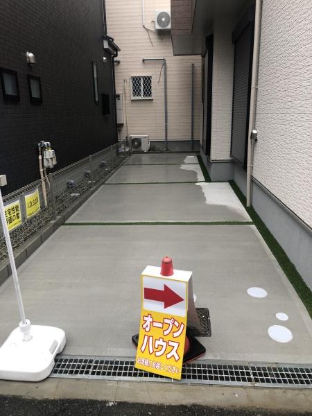 東大阪市大蓮東2丁目の新築一戸建(駐車場)