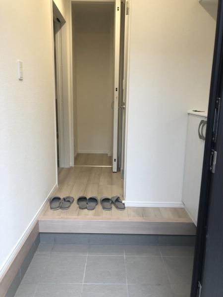 東大阪市大蓮東2丁目の新築一戸建(玄関)